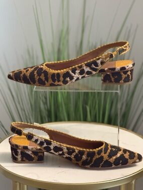 Chinese Laundry Leopard Print Slingback Mid-Heel Pumps in Gold and Black